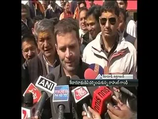 Rahul Gandhi begins 16-km trek to Kedarnath - Sakshi