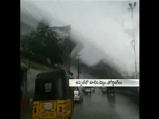 Heavy Rain lashes Hyderabad - Sakshi