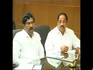kcr-decides-to-oust-rajaiah-induct-kadiam-srihari-instead - Sakshi