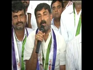YSRCP MLA Ravindranath Reddy calls off hunger strike - Sakshi