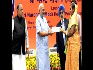 PM Modi's Jan Dhan Yojna makes it to Guinness World Records - Sakshi