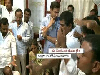 sabitha indrareddy supporters protest over maheshwaram assembly ticket for herself - Sakshi