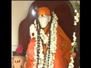 refolver-found-in-saibaba-temple-at-guntur - Sakshi