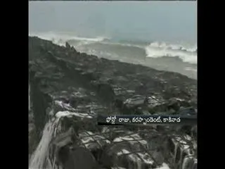 Heavy tides near uppada beach - Sakshi