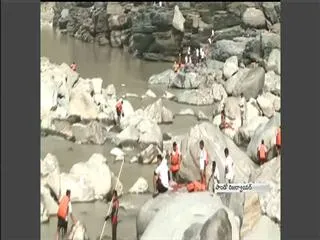 Himachal pradesh tragedy: Beas river to be dried to search for bodies - Sakshi