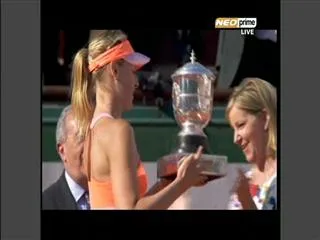 Sharapova wins French open title - Sakshi