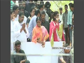 chandrababu naidu making false promises says ys sharmila - Sakshi
