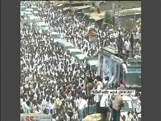 Y S Sharmila road show in Prakasam district - Sakshi