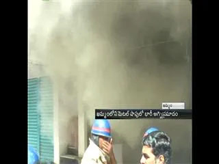 Major Fire Accident at Steel Shop in Khammam - Sakshi