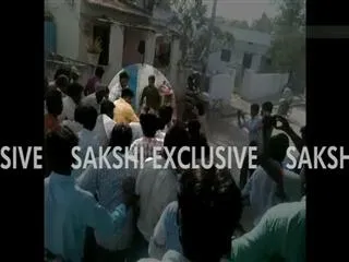 Mellacheruvu villagers attacks SI - Sakshi