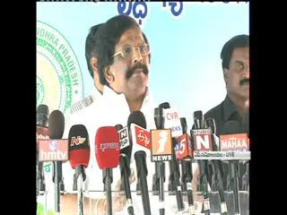 andhra-pradesh-private-vehicles-to-be-stopped-from-midnight - Sakshi