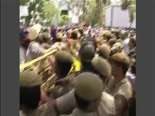 Sikh groups stage protest against Amarinder Singh - Sakshi