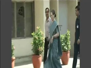 Sonia Gandhi casts her vote in New Delhi - Sakshi