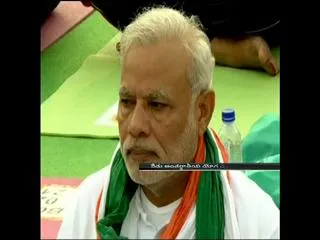 PM Modi Surprises With Yoga Participation at Rajpath - Sakshi