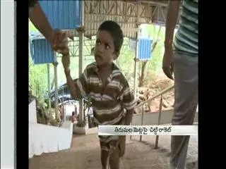 4 year old boy climbs tirumala hill in 40 minutes - Sakshi