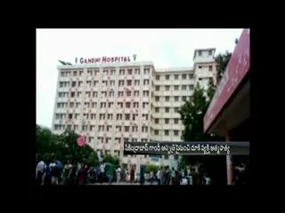 man-dies-after-falling-down-gandhi-hospital-in-hyderabad - Sakshi