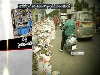 Drainage is stored in all over city strike of contract workers - Sakshi