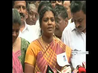 people paid tributes to my slain father, says sowmya - Sakshi