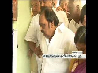 TDP leaders fight at Tirupati - Sakshi