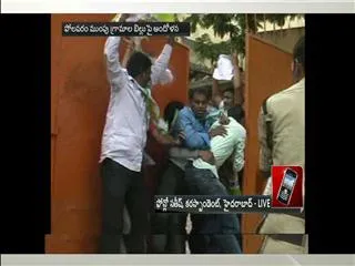 Telangana Jagruthi activists protest at BJP office against polavaram ordinance - Sakshi