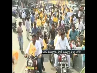 Words war between TDP and TRS cadre in Khammam - Sakshi