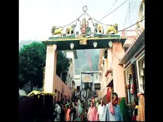 10 killed,several injured in stampede at kamtanath temple - Sakshi