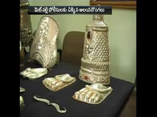 Temple thieves caught by police in Karimnagar - Sakshi