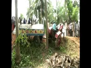 Godavari Pushkaralu 2015 || Two Women died by Tractor reversed in East Godavari - Sakshi