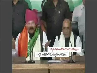 Uttarakhand Congress MP Satpal Maharaj joins BJP - Sakshi