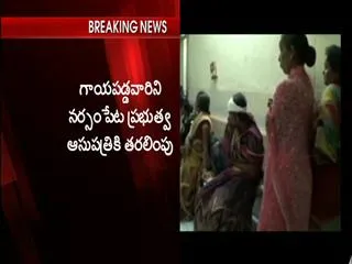 Wedding van accident in warangal district, 20 injured - Sakshi