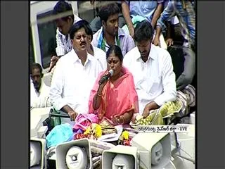 Y.S Vijayamma speech in Road Show in yerraguntla - Sakshi