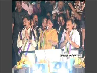 Vijayamma Speech in Rajahmundry Road Show - Sakshi