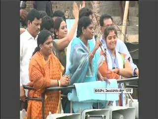 Vijayamma Speech at Vijayanagaram Road Show - Sakshi