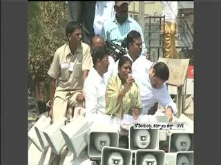 Vijayamma Speech in Kurnool District Road Show - Sakshi