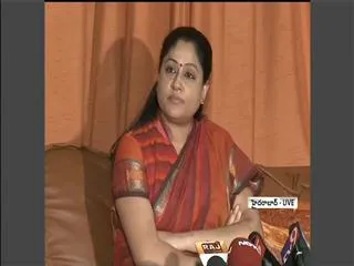 vijayashanti press meet over kcr comments - Sakshi