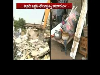 High Tension in Vijayawada Sanath Nagar - Sakshi