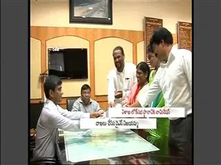 Vijayamma files nomination from Vizag - Sakshi