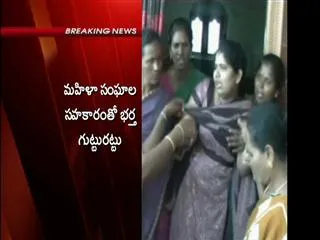 Woman beats man over illicit affairs - Sakshi