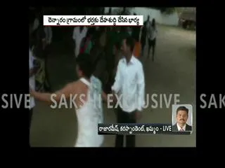 VRO's Wife exposes Husband's Illegal affair - Sakshi