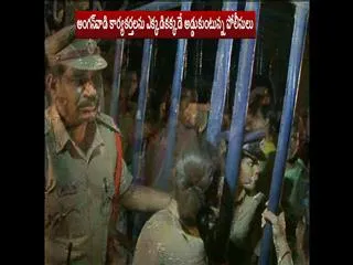 Anganwadi workers detained - Sakshi