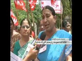 women stage dharna against liquor shops - Sakshi