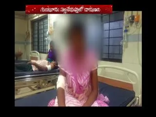 Boyfriend attacks with Knife on Girlfriend - Sakshi