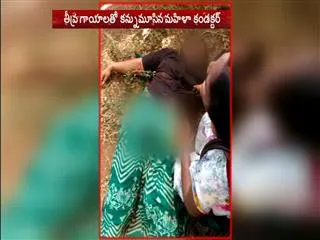 woman-conductor-jumped-to-the-rtc-bus - Sakshi