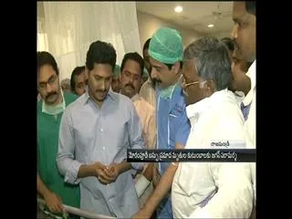 YS Jagan consoles Durga Prasad family - Sakshi
