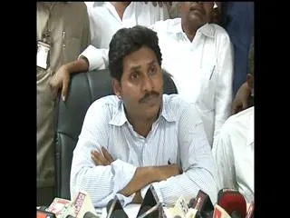veterinary-research-centre-lacks-even-regular-sweeper-slams-ys-jagan-mohan-reddy - Sakshi
