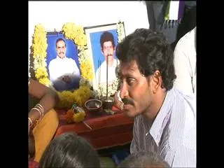 ys jagan mohan reddy consoles Hussain family - Sakshi