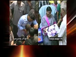 YS Jagan mohan reddy road show in brahmanagudem - Sakshi