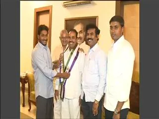 Jangalapalli Srinivasulu Joined in YSRCP - Sakshi