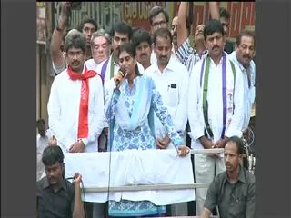 YS Sharmila Speech in Khammam Road Show - Sakshi