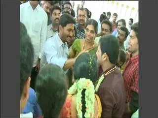 YS Jagan blesses newly married couple in Kadapa - Sakshi